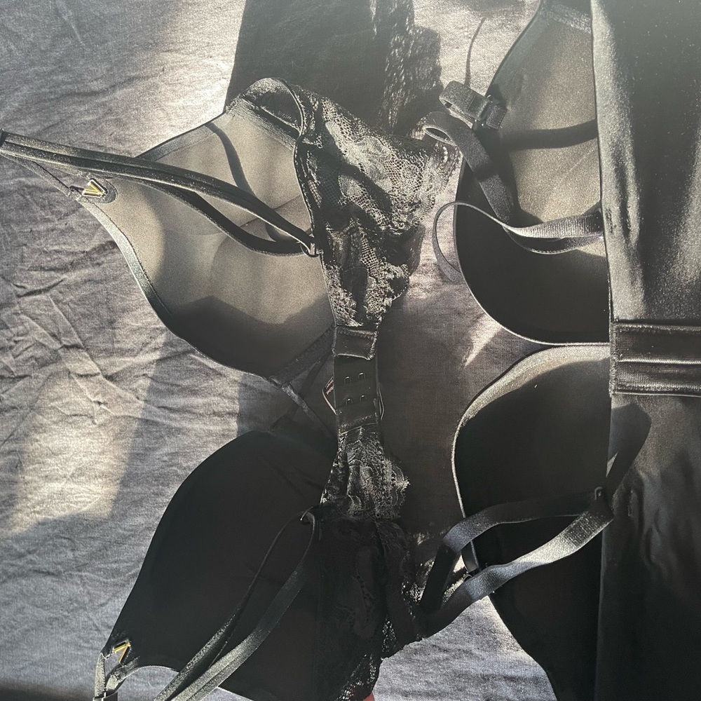 Victorias Secret Bombshell Bra 34C New with Tags